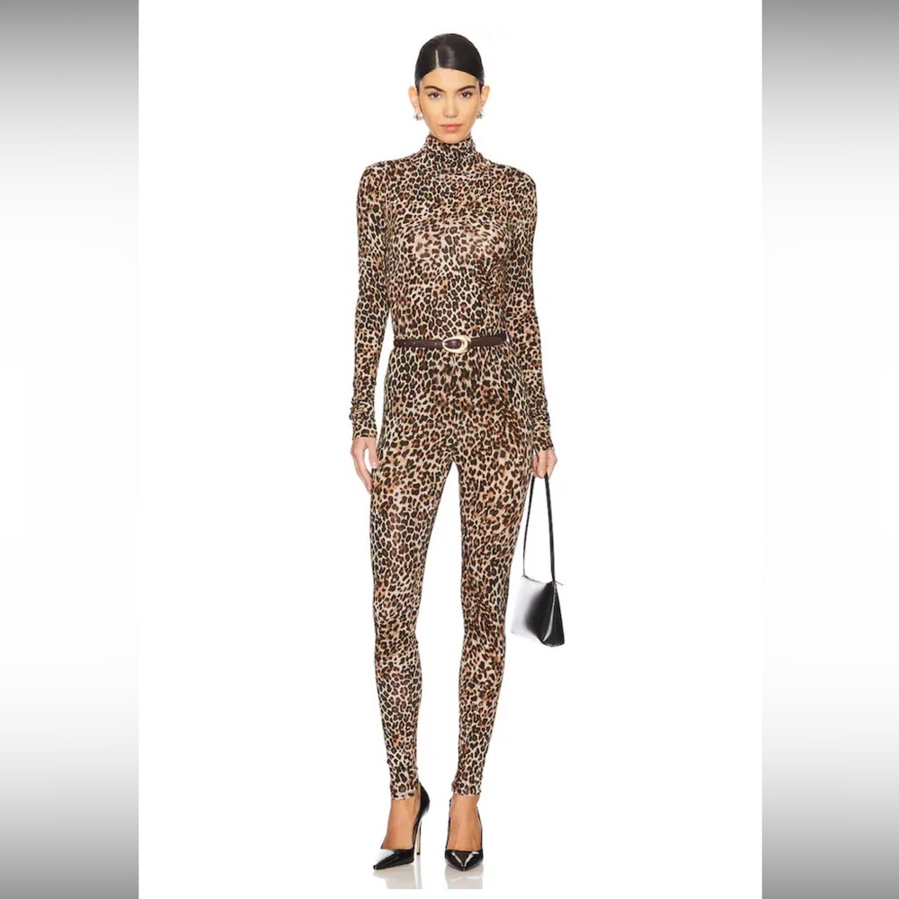 Billie two pieces SET in Leopard
Lovers and Friends